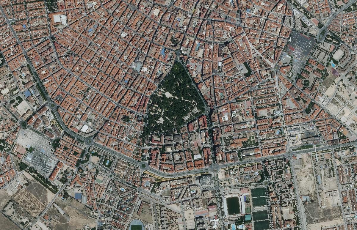 Foto aérea del barrio de Parque Sur y el parque Abelardo Sánchez, en Albacete, en 2024